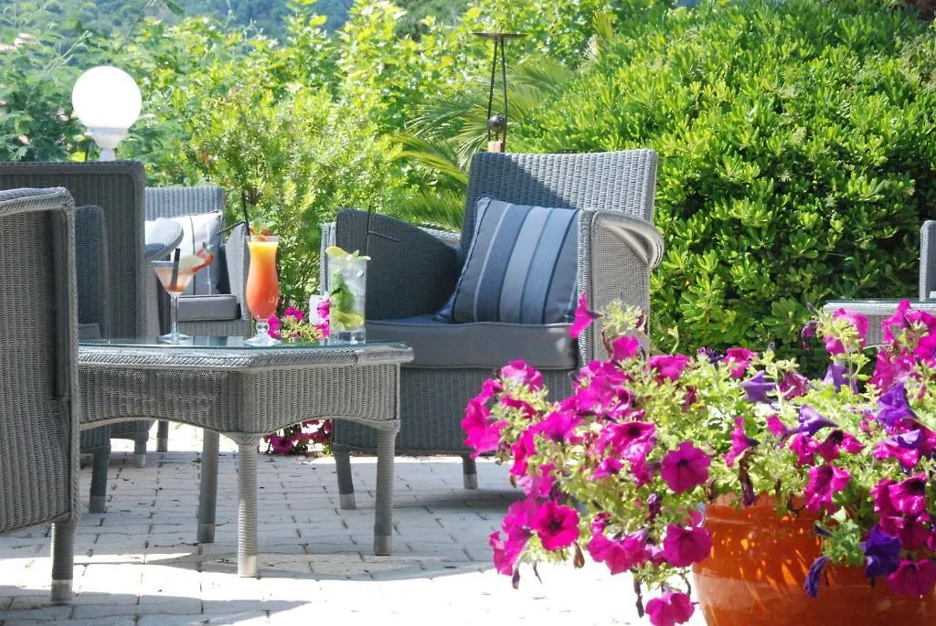 83 Hotel Le Lavandou