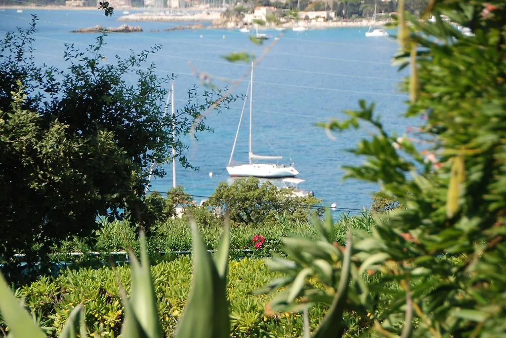 ***  83 Hotel Le Lavandou France